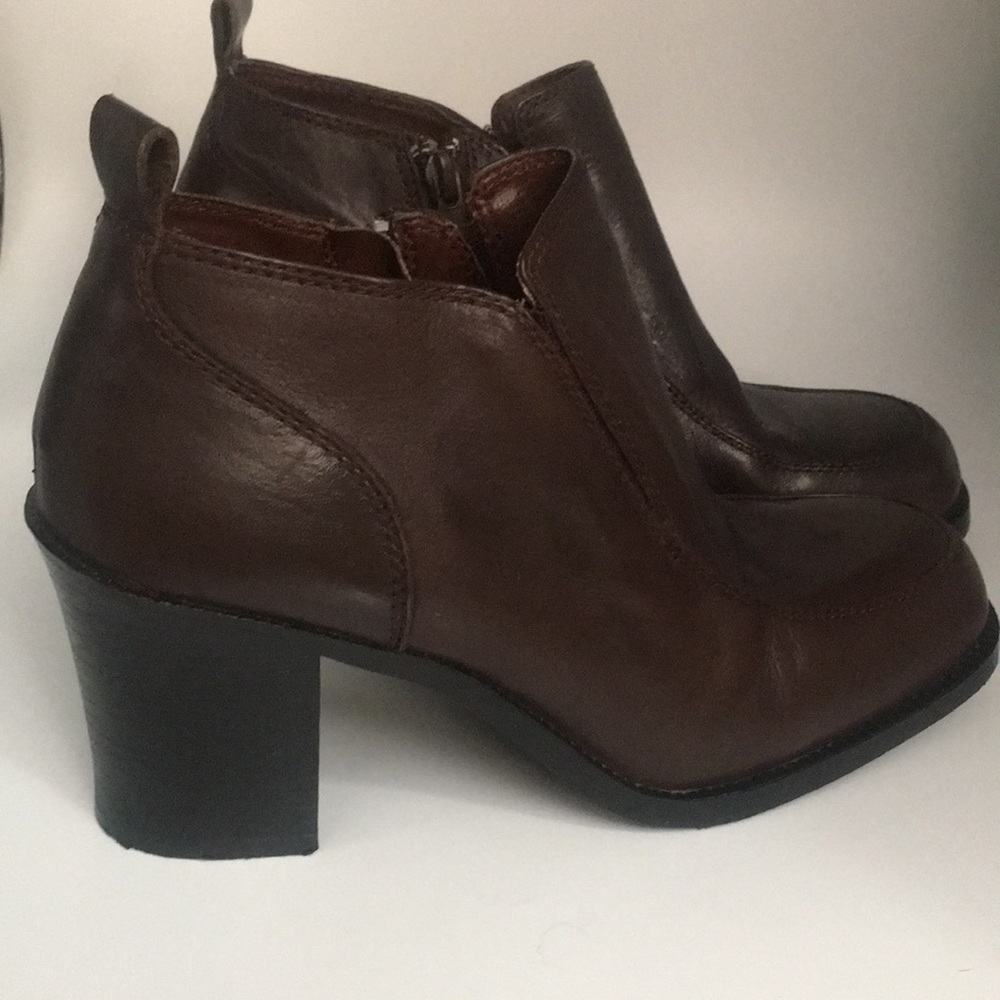 Excellent condition 90s chunky ankle boot wide heels brown 7.5 zipper wide toe